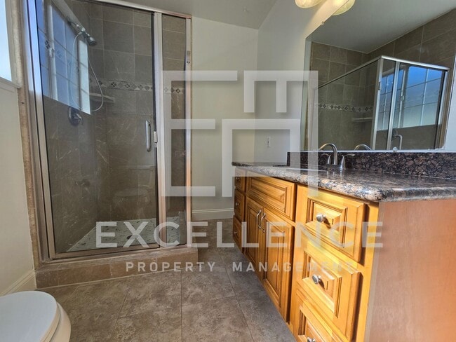 Building Photo - 4/2 House With Fireplace, Pets, Real Hardw...