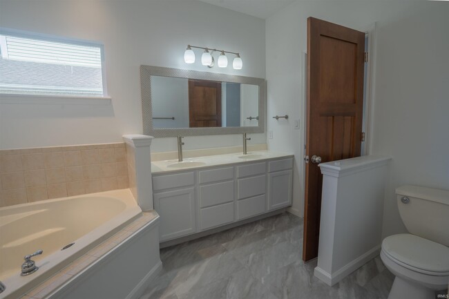 Building Photo - 2706 Grosbeak Ln