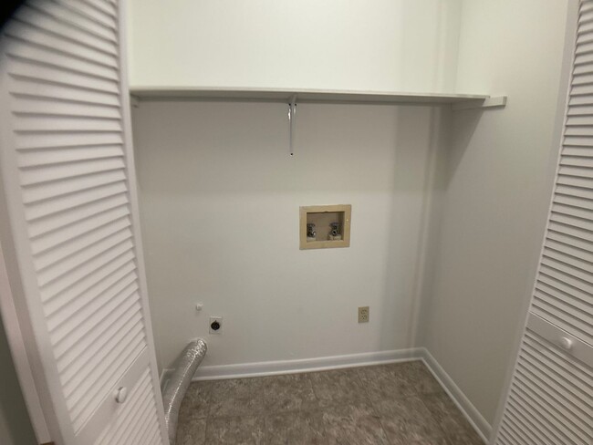 Building Photo - 1 Level 2 Bed, 2 Bath Condo in the heart o...