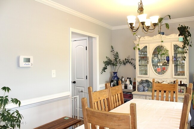 Building Photo - 215 Breakwater Dr