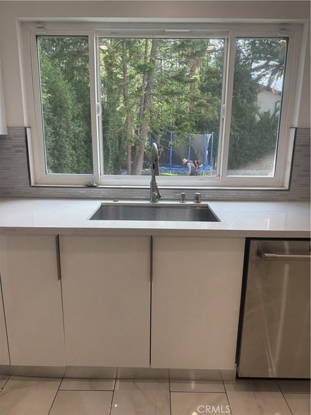 Building Photo - 7127 White Oak Ave