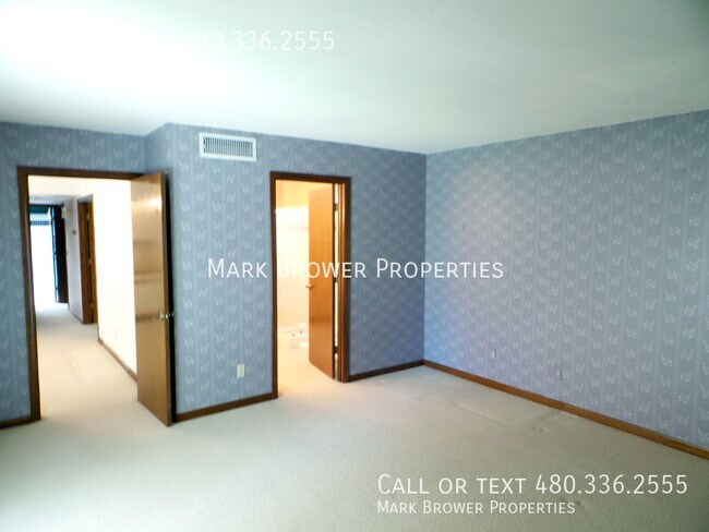 Building Photo - 2175 E Loma Vista Dr