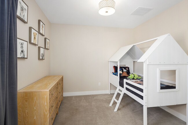 Building Photo - 6 Bedroom 5.5 Bathroom Single Family Home ...