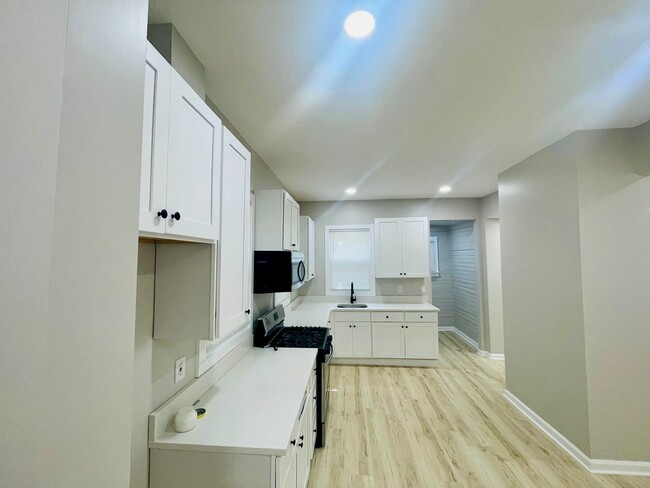 Building Photo - Open House 1:30-2:00 Sunday, August 3