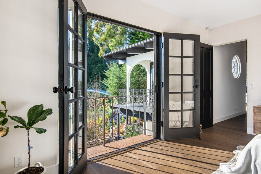 Building Photo - 9265 Thrush Way