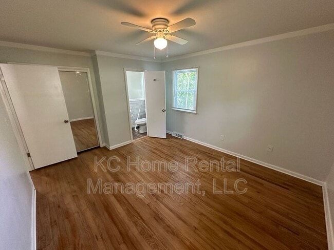 Building Photo - 7219 Ridge Ave