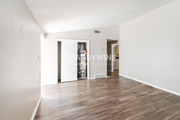 Building Photo - 4825 Cottonwood Rd