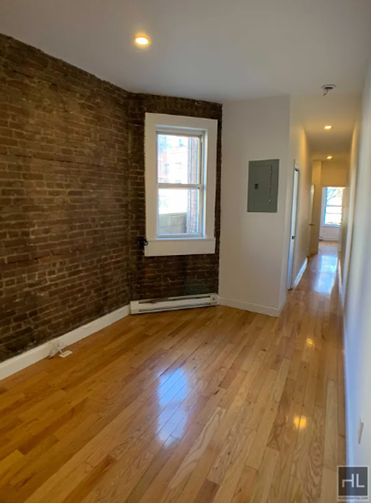 Building Photo - COZY AND SUNNY 3 BEDROOM ADELPHI STREET/FO...