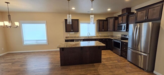 Building Photo - Beautiful & Cozy Home for Rent