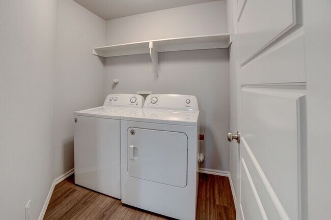 Building Photo - Brand new 4/2/2 in Elysian Fields!