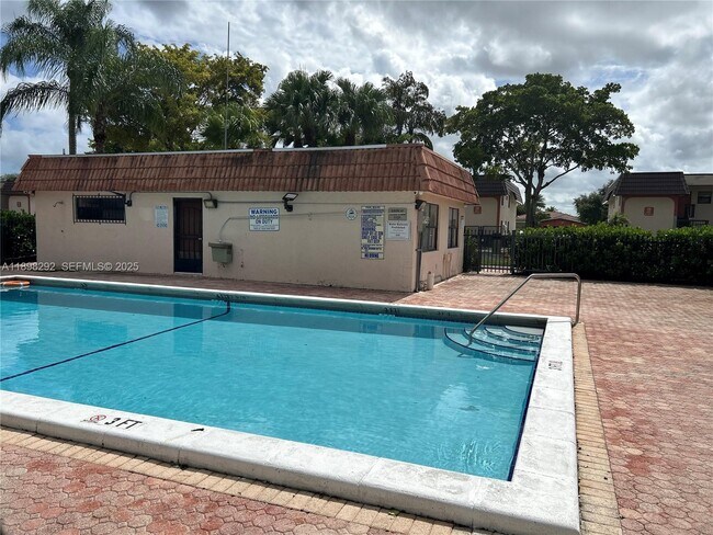 Building Photo - 911 NE 209th Terrace