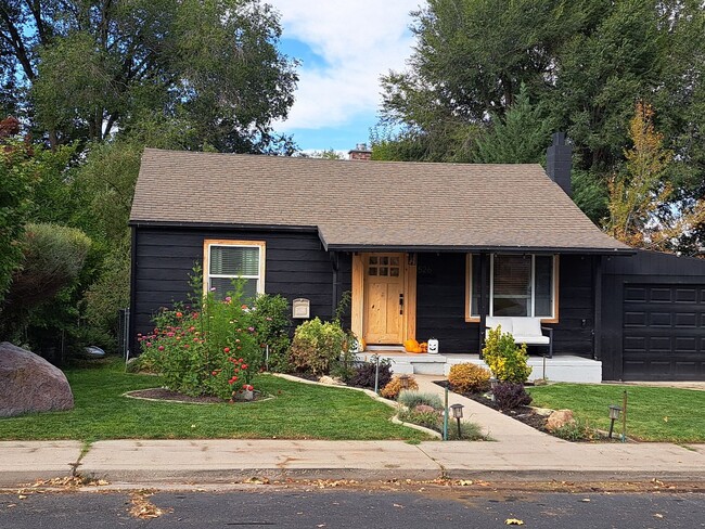 Primary Photo - Super Chic, Pet Friendly 4 Bedroom Home in...