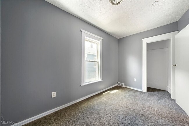 Building Photo - 3414 Daisy Ave