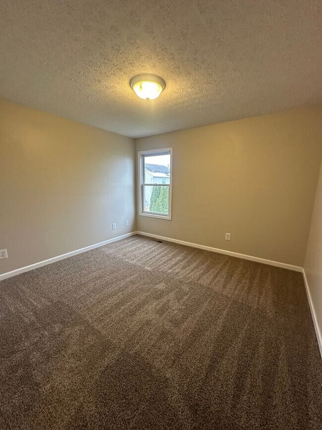 Building Photo - 4BR / 2BA Home in Middletown with Two Car Garage For Rent!