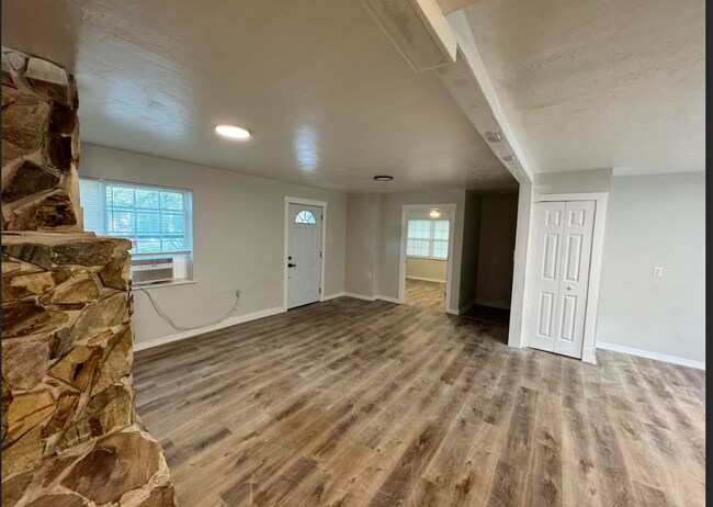 Building Photo - 420 Rock Pit Rd