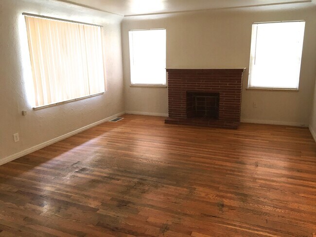 Building Photo - 2156 10th Street Rd