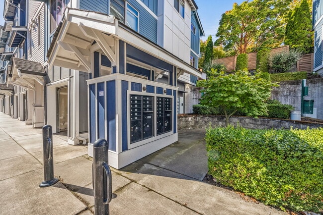 Building Photo - 2160 Yakima Ct