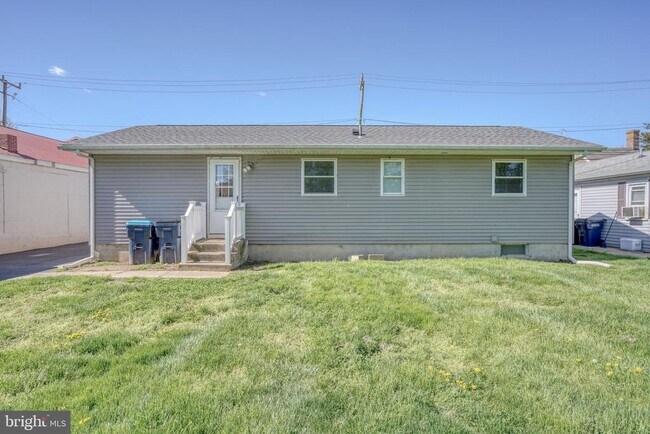 Building Photo - 206 N Main St