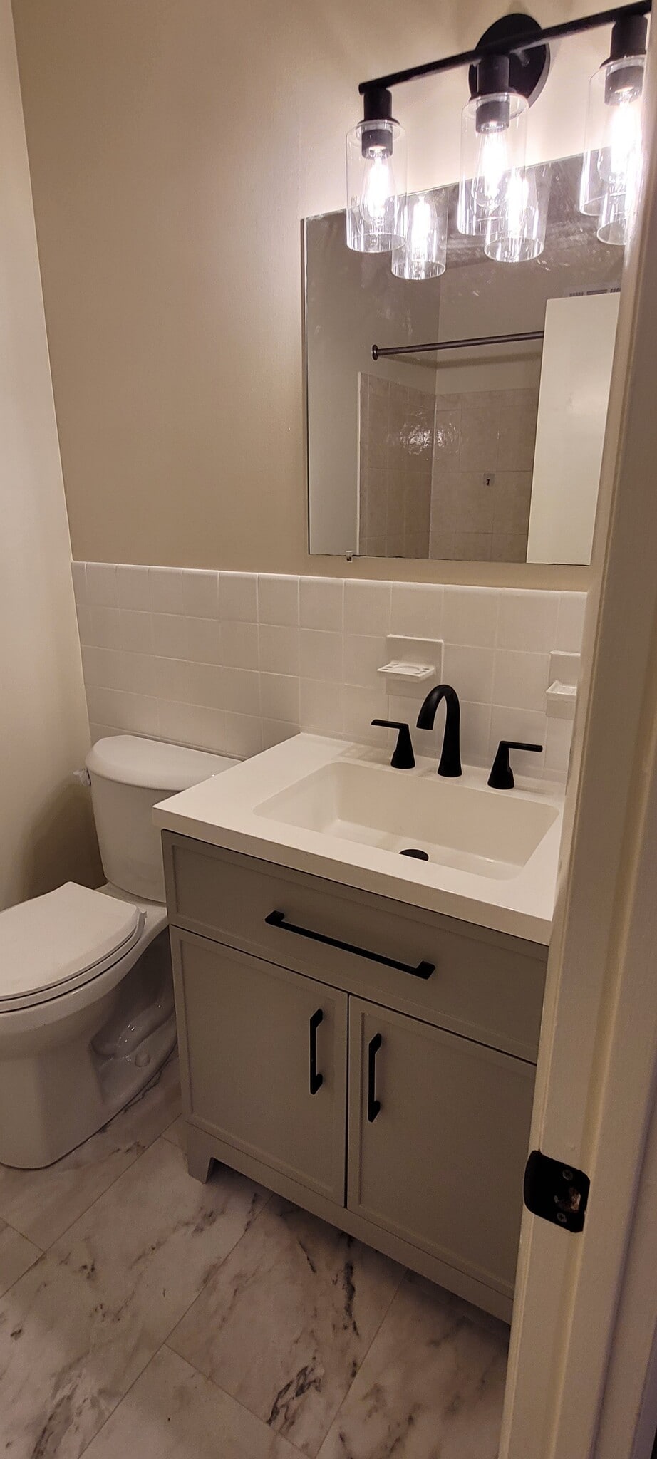 Full Bath - 515 Welsh Rd