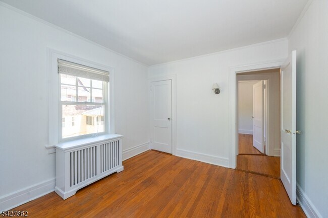 Building Photo - 200 Valley Rd