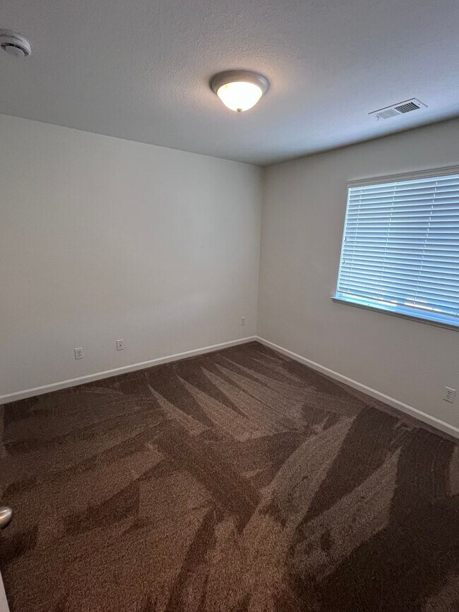 Building Photo - BEAUTIFUL UPDATED HOME IN WEST ROSEVILLE!!