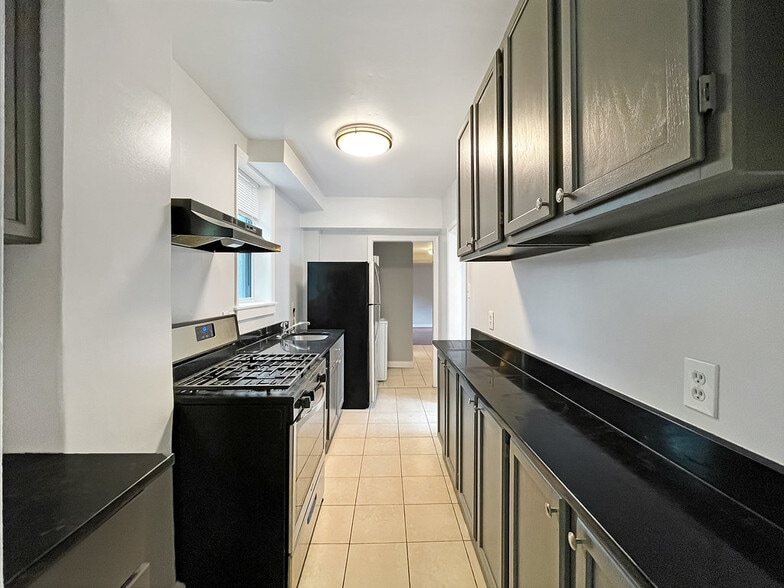 Building Photo - 1955 N Cleveland St