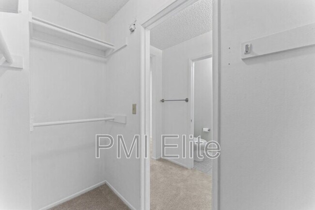 Building Photo - 18142 Sundowner Way