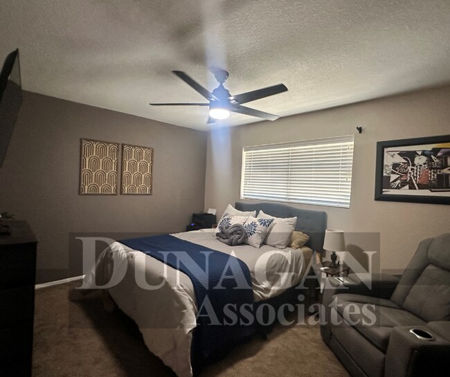 Building Photo - 2 bedroom 2 bath 40+ HOA Community Fully F...