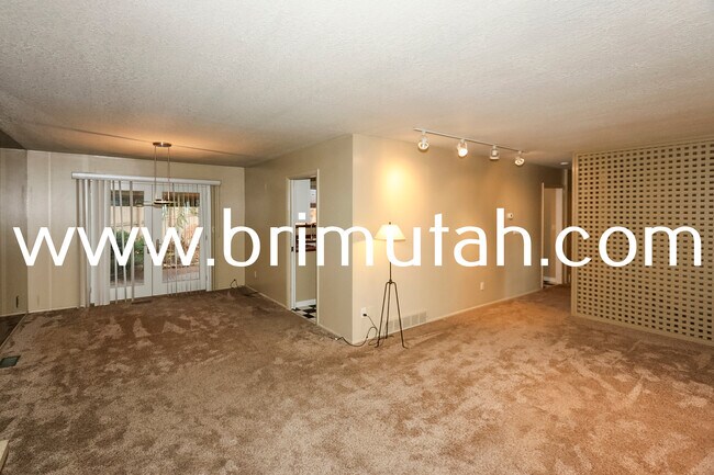 Building Photo - 4717 Naniloa Dr
