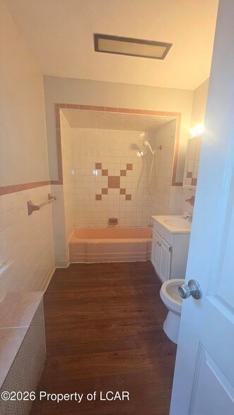 Building Photo - 117 E Green St