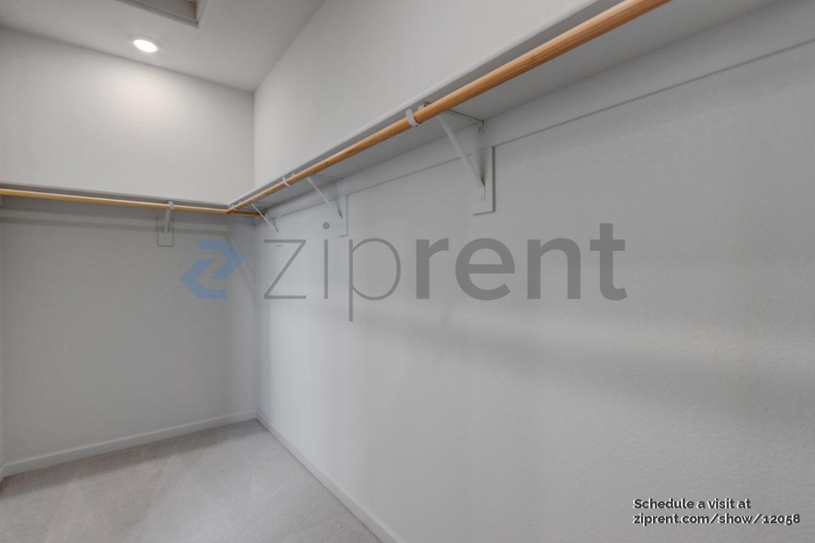 Building Photo - Unit