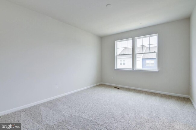 Building Photo - 3108 Laurel Hl Rd