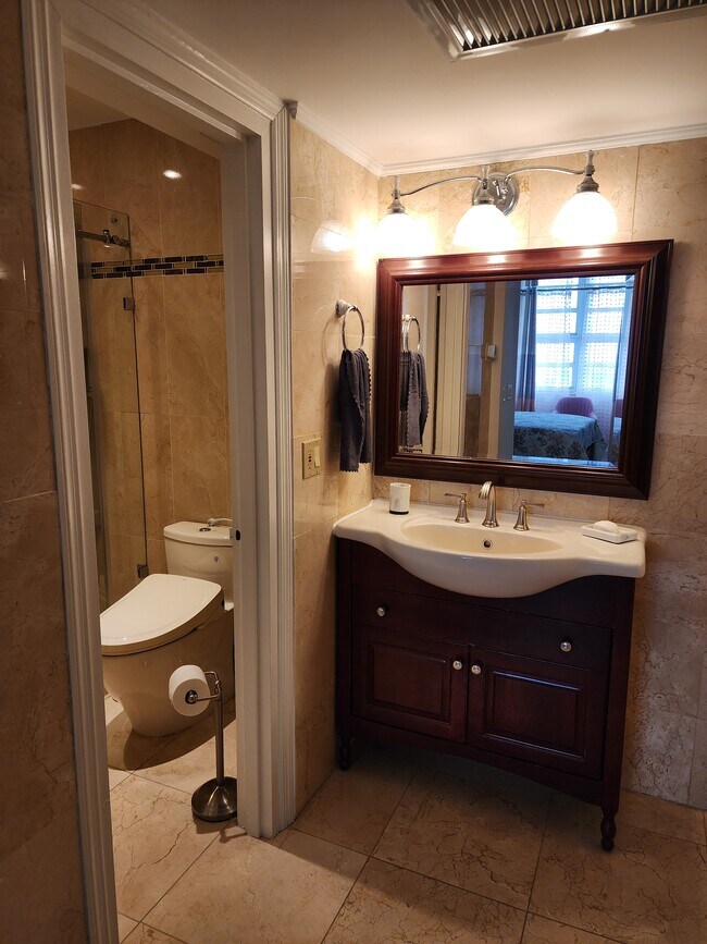 Master Bathroom - 3140 S Ocean Dr