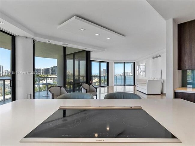 Building Photo - 4000 Island Blvd