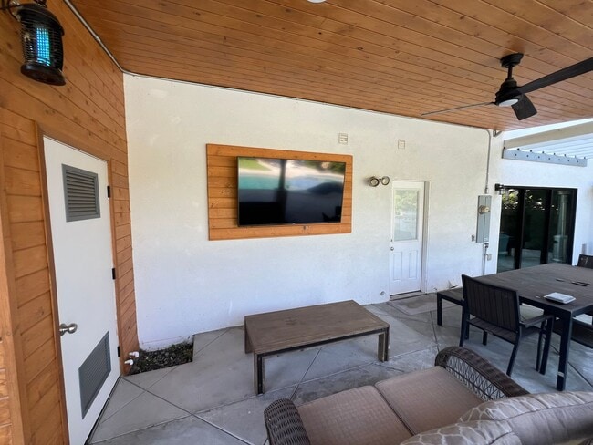 Building Photo - Beautifully Upgraded 5 Bed 4 Bath Orange Pool Home