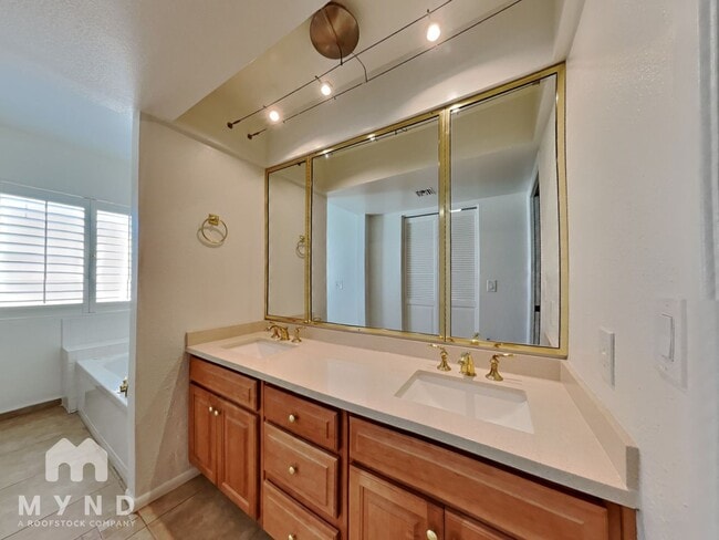 Building Photo - 8176 E Del Cuarzo Dr