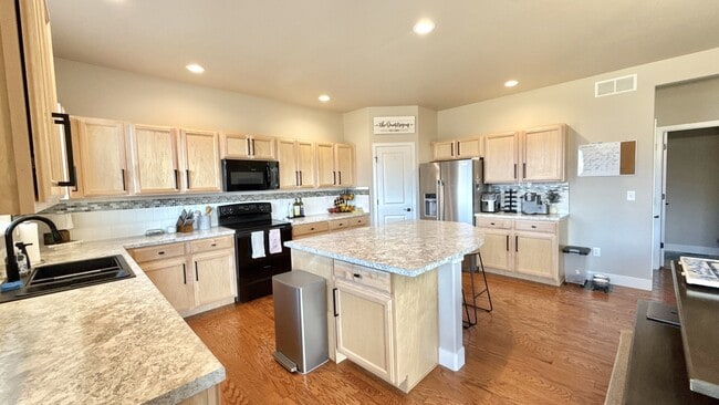 Building Photo - 409 Luminous Dr