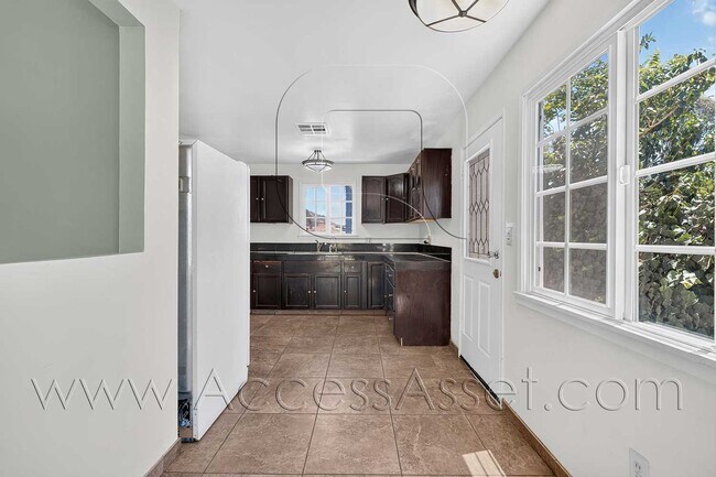 Building Photo - Charming 4 Bedroom Home with Private Yard & Garage Parking