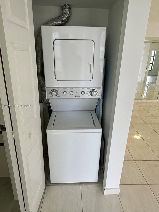 Building Photo - 3530 Mystic Pointe Dr