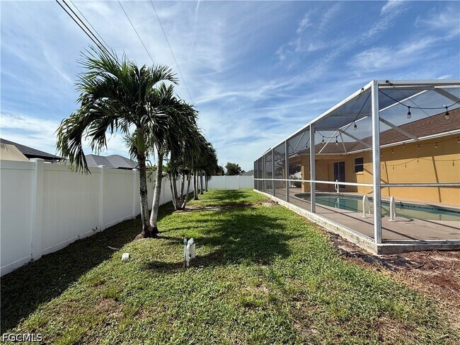 Building Photo - 2209 NE 9th Ave