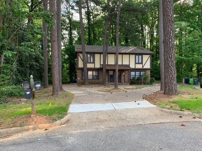 Building Photo - 3105-3107 Wainwright Court