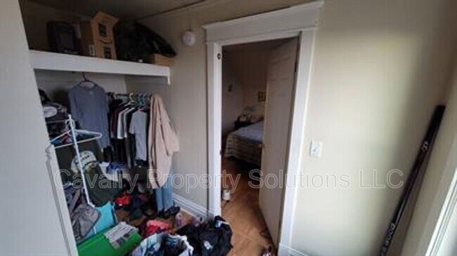 Building Photo - 617 E 8th St