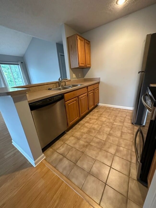 Building Photo - 2BR / 2BA Condo with Stunning Lake Views –...