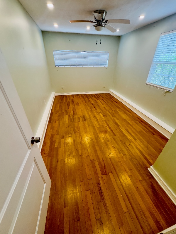 Building Photo - 726 N Peninsula Dr