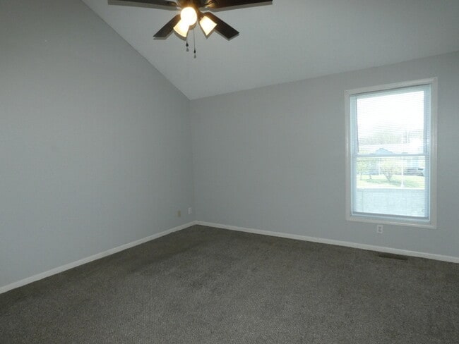 Building Photo - Town Home in North Kansas City!