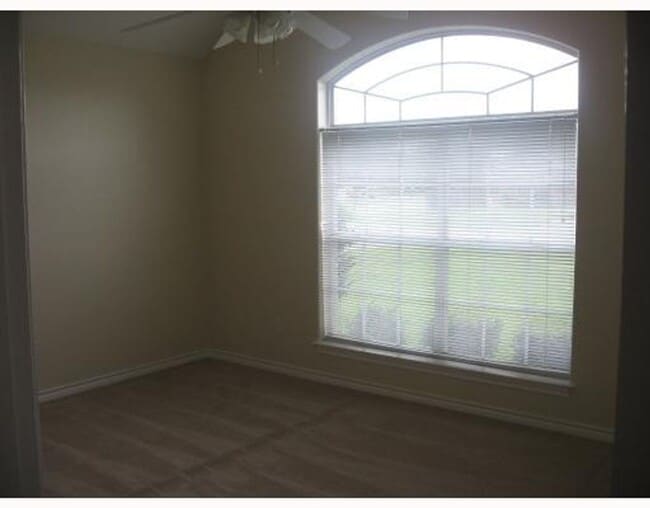 Building Photo - COZY BRICK HOME IN CONVENIENT LOCATION, NEAR SCHOOLS!