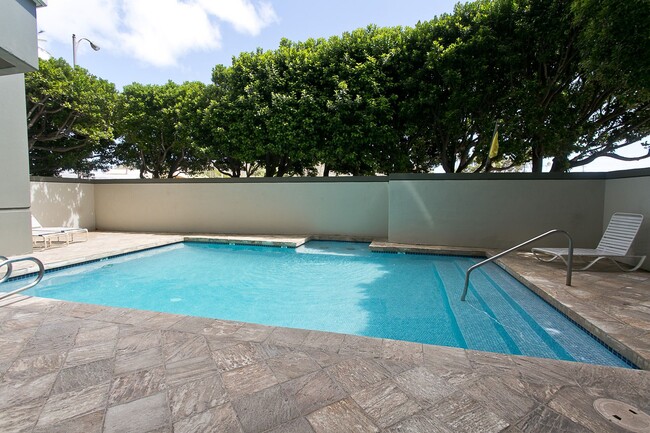 Building Photo - Two bedroom condo with stunning views of D...