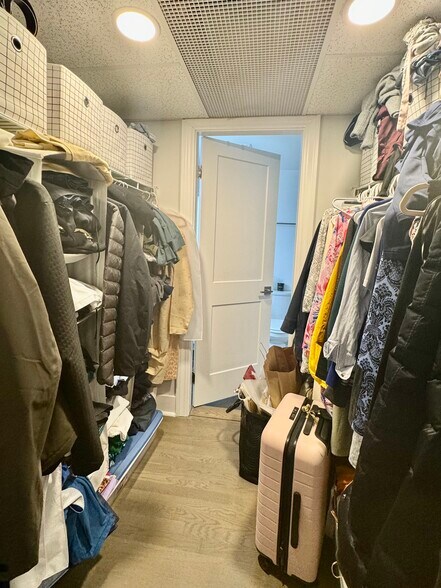 Building Photo - 326 Hammond St