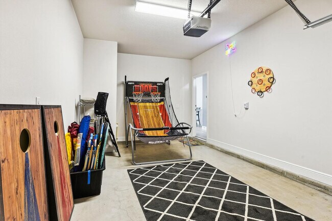 Building Photo - 7664 Shadow Lake Dr