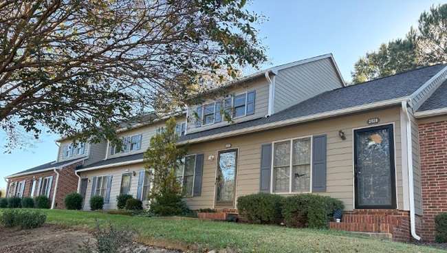 Building Photo - 2630 Hitchcock Dr